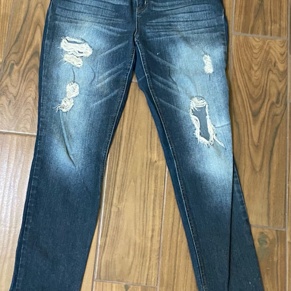 Classic Distressed Skinny Jeans in Blue